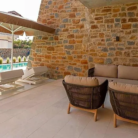 Szálloda Gialova Hills 8 - Luxury With Pool 4*