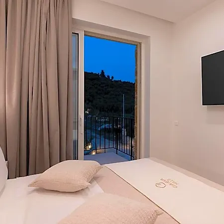 Szálloda Gialova Hills 8 - Luxury With Pool 4*