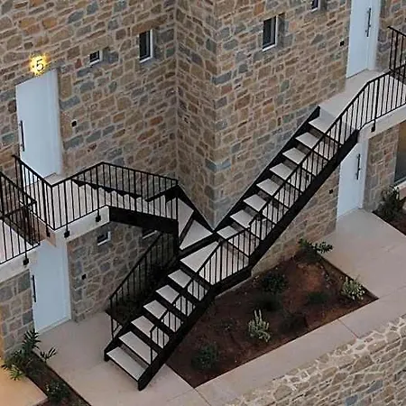 Otel Gialova Hills 8 - Luxury With Pool 4*