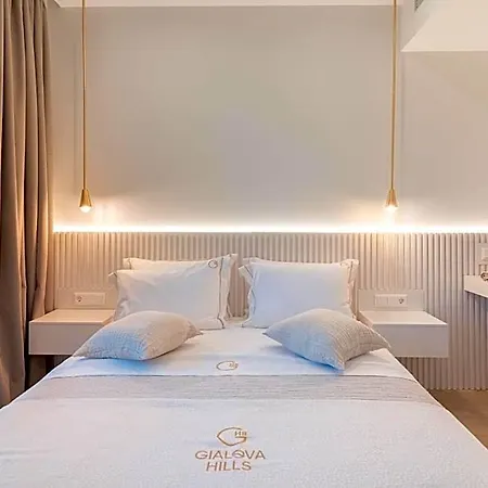 Gialova Hills 8 - Luxury With Pool Szálloda 4*